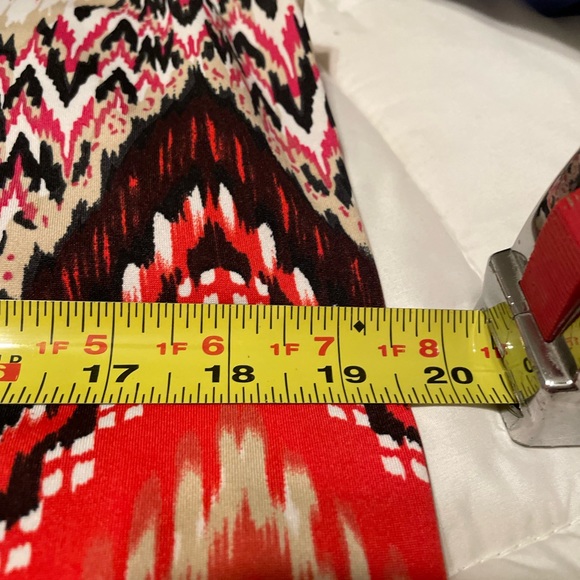 This stylish dress will help you show off your sensual side. - Picture 4 of 4